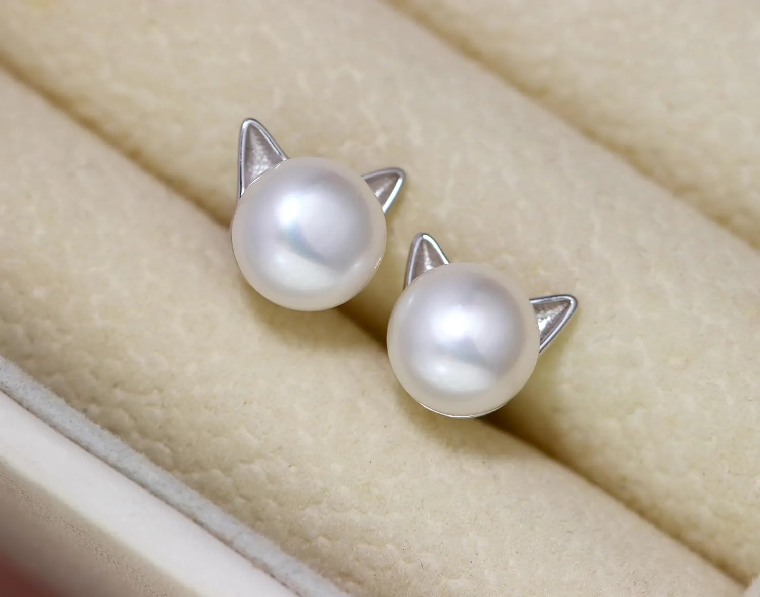 Wicary Cat Earrings Sterling Silver Pearl Earrings for Women Cat Stud Earring for Cat Lovers